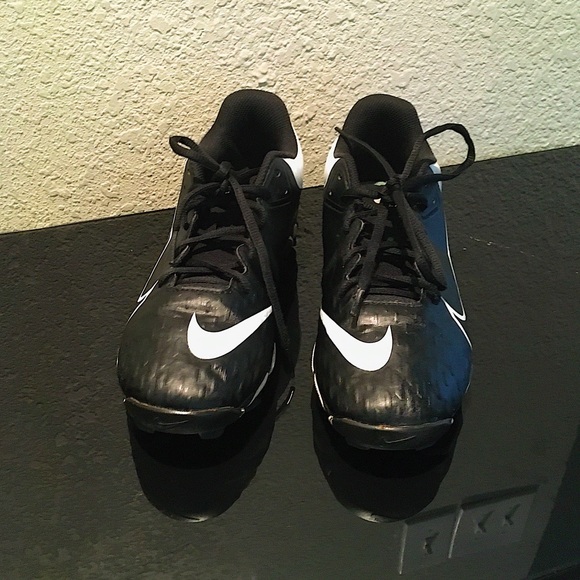 Size:8.5  color:black and white. Brand:NikE. - Picture 4 of 5